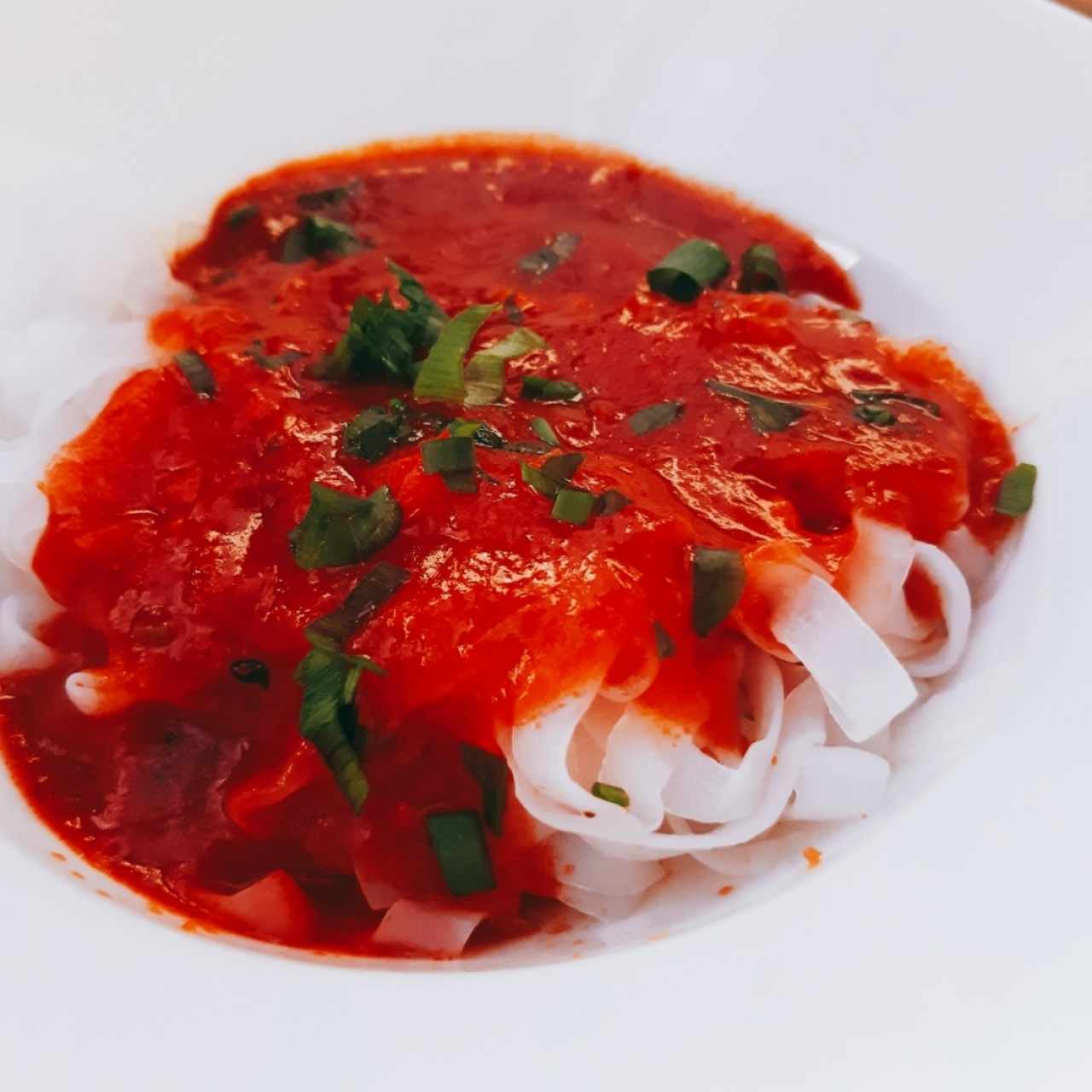 noodles con salsa napolitana