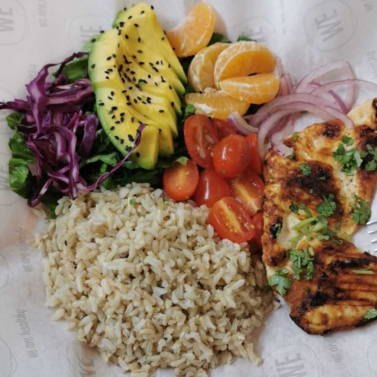 low carb & detox Salad con pollo y arroz int