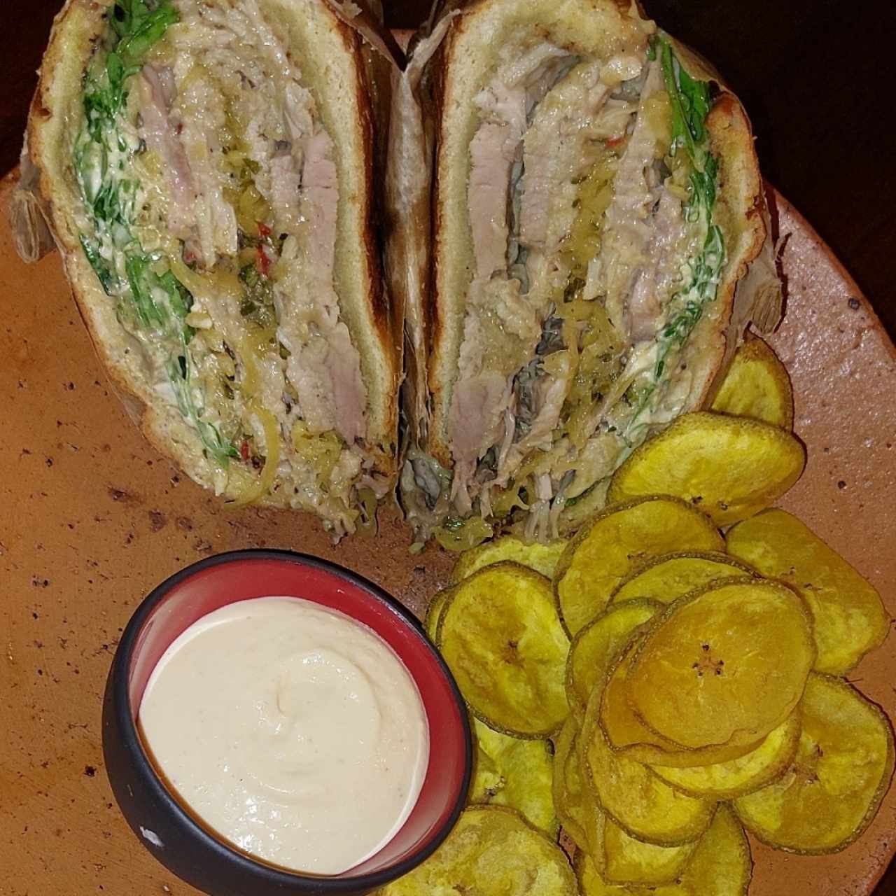 sandwich de puerco con humus