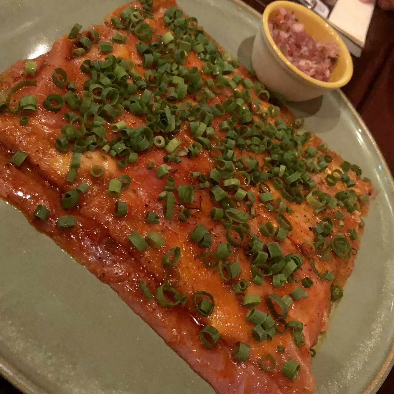 Yuca Tostada con Carpaccio de Atun