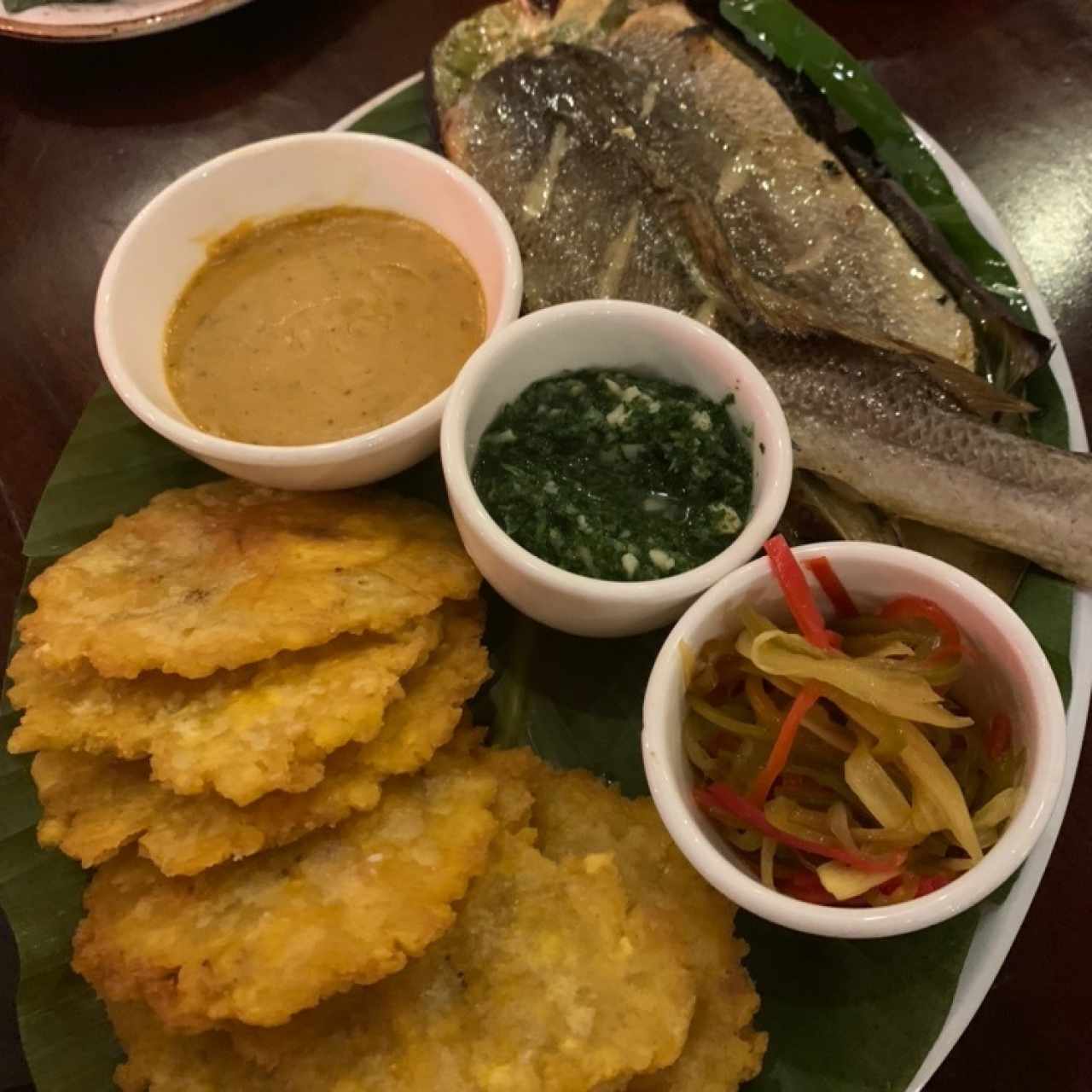 corvina con tostones