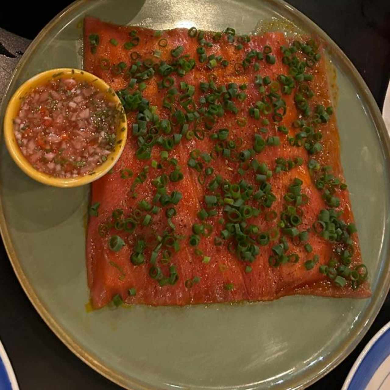 Yuca Tostada con Carpaccio de Atun