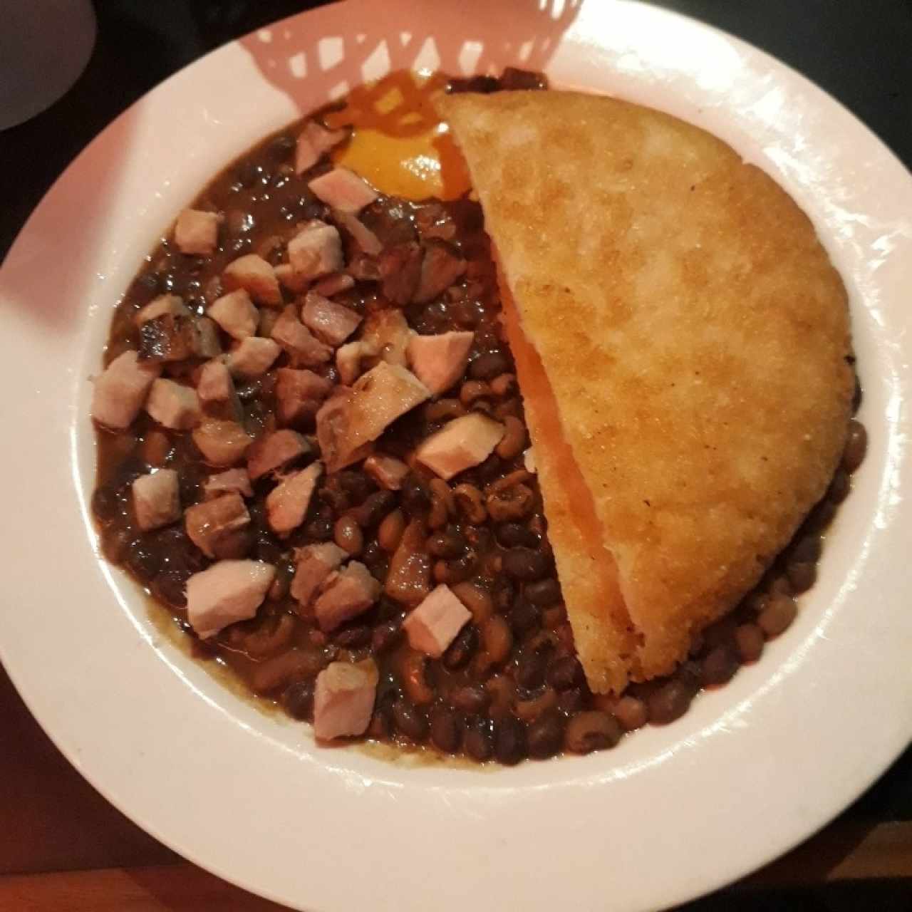 concolón con puerco y frijoles