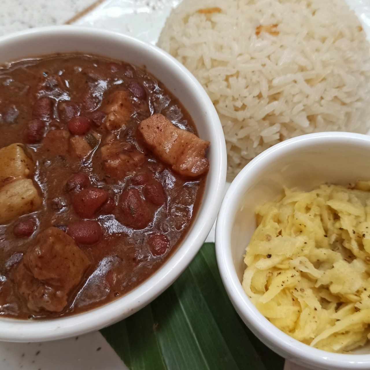 Pork and Beans con arroz con coco