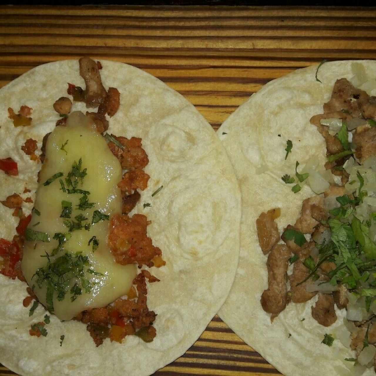 tacos de chorizo y de pollo