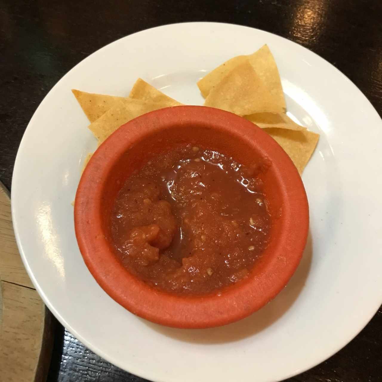 salsa y totopos de la casa