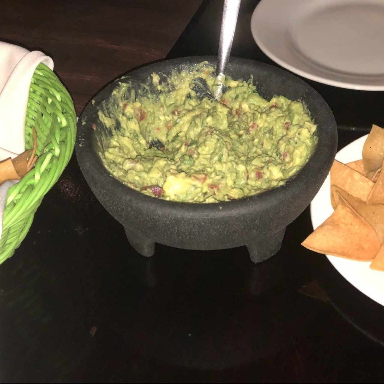 guacamole con chips