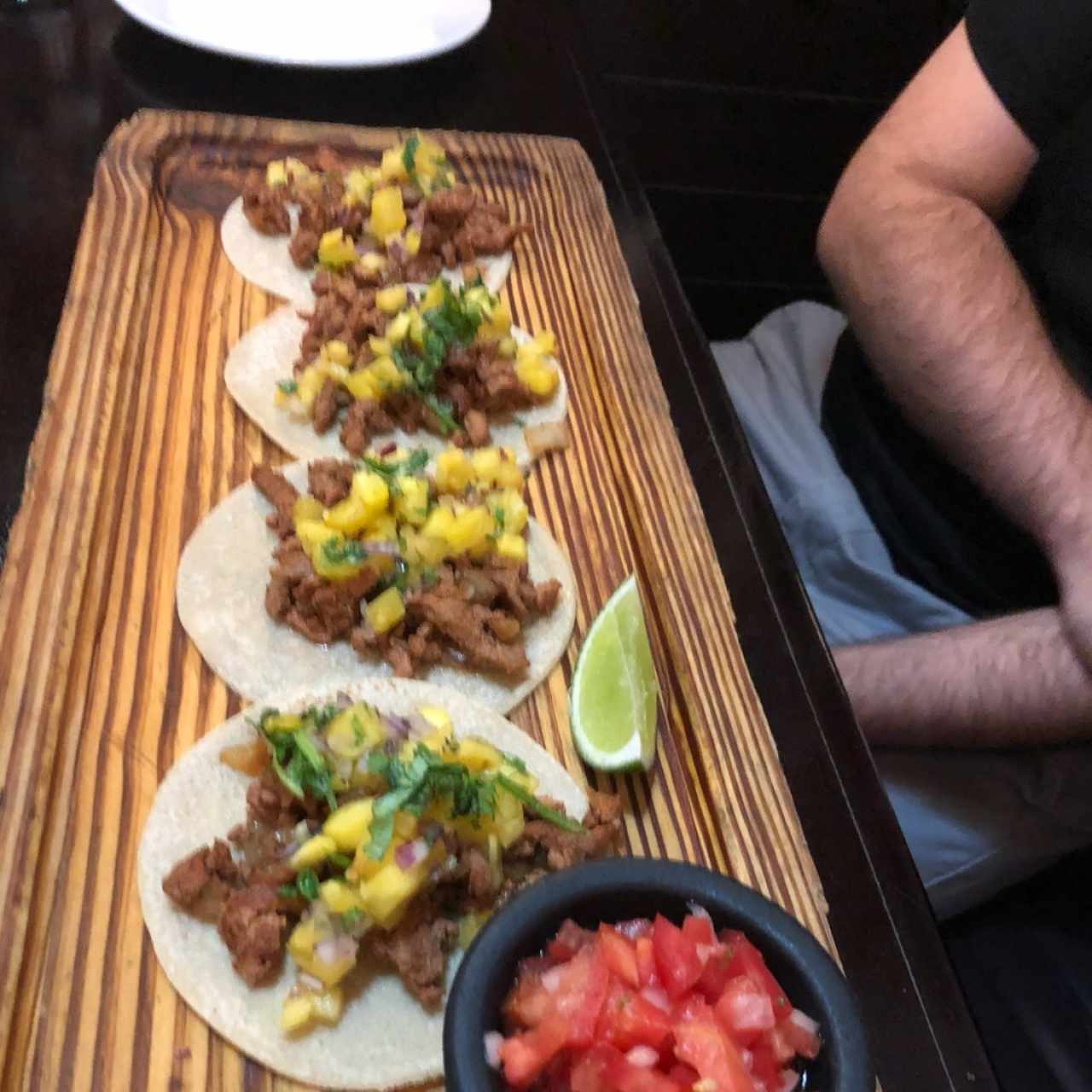 Tacos alboastor con piña. 