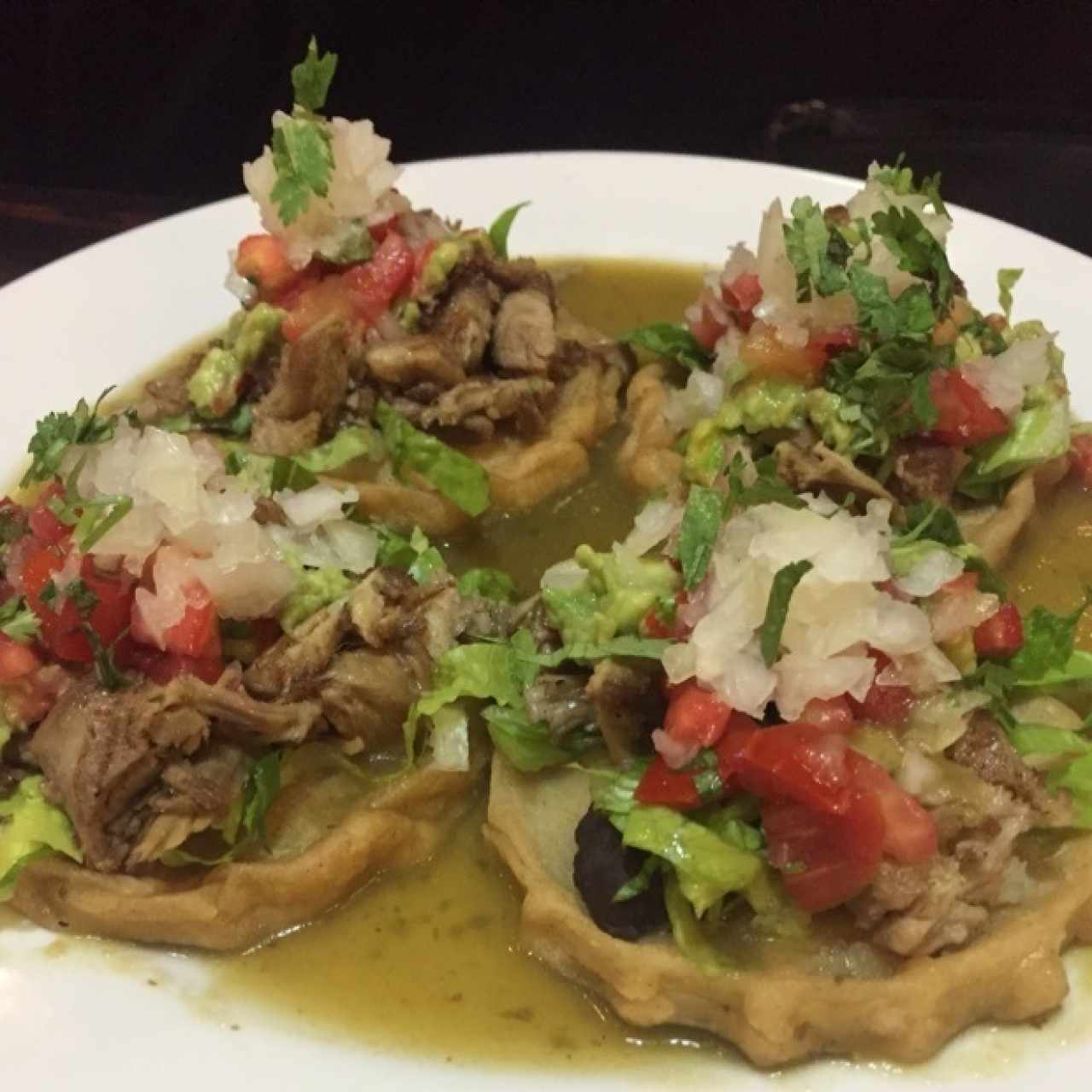 sopes de carnitas