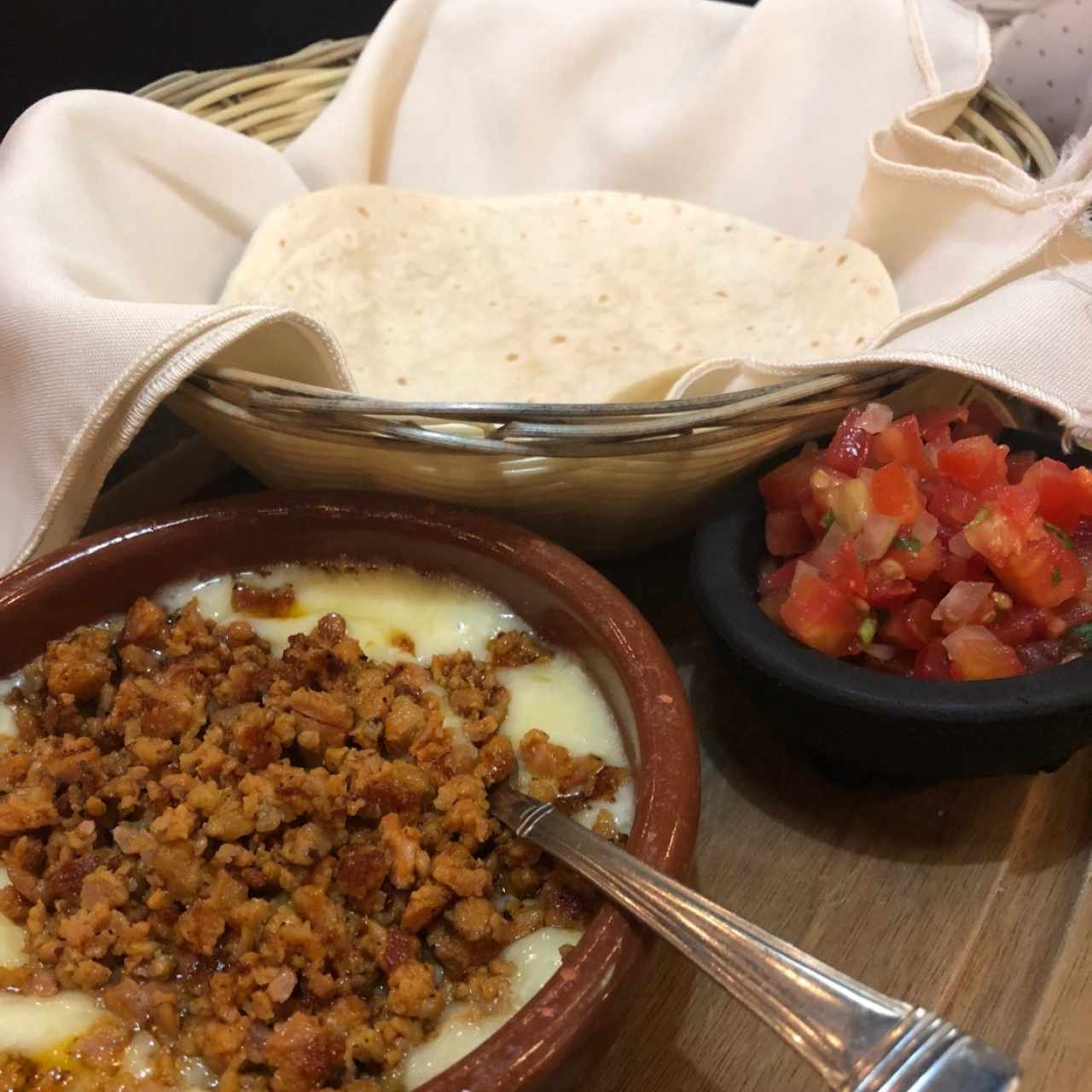 Queso fundido con Chorizo