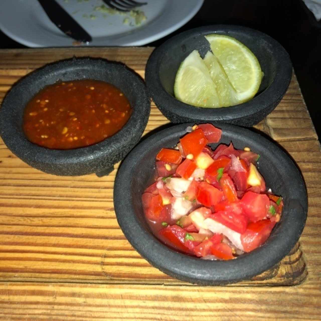 Taco fiesta: pico de gallo, limones y salsa picante