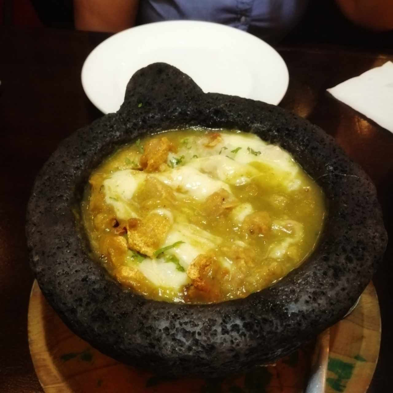 queso fundido con chicharrón