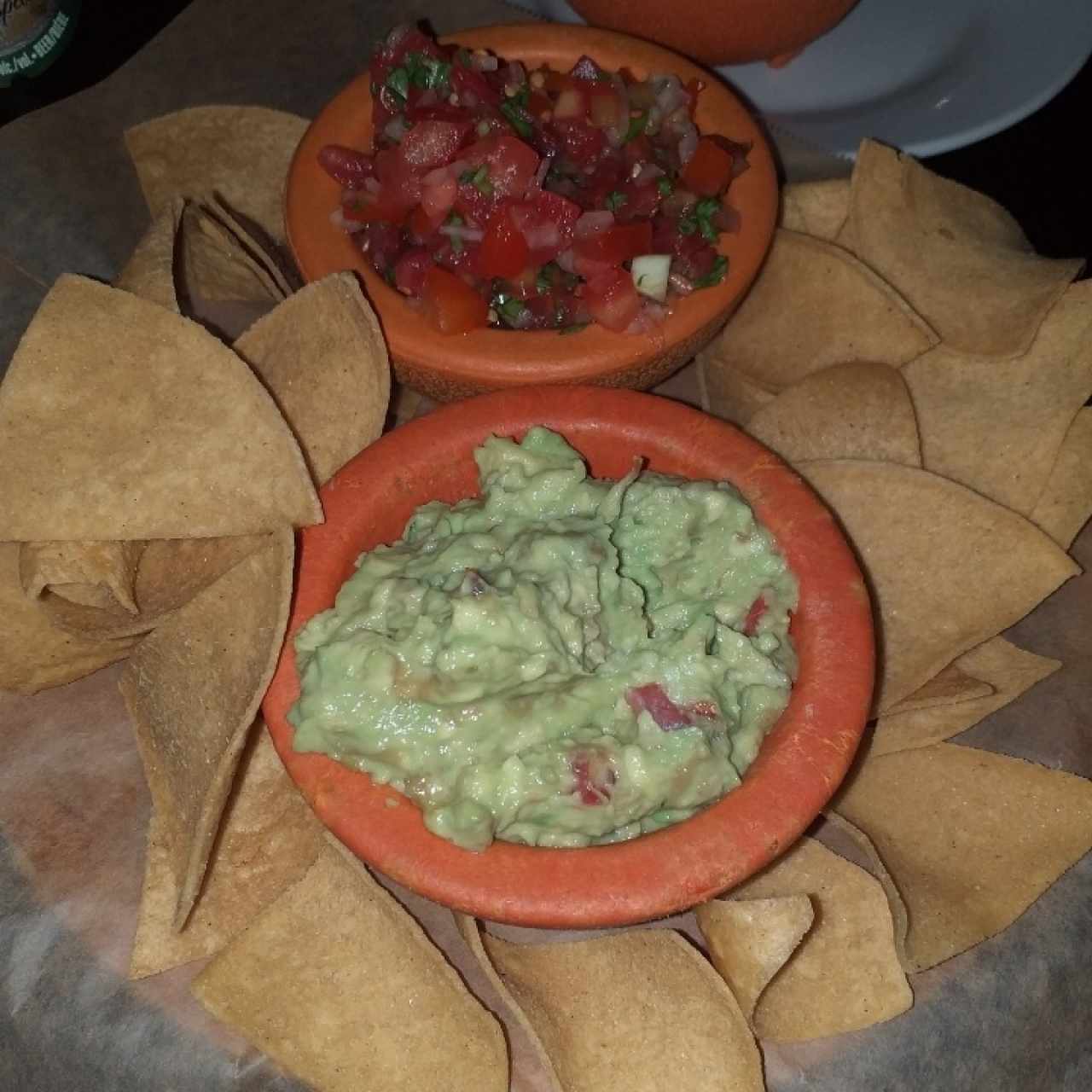 Totopos, Salsa y Guacamole