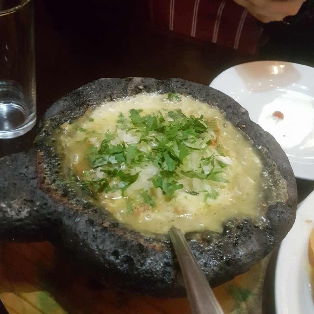 queso fundido con chicharron