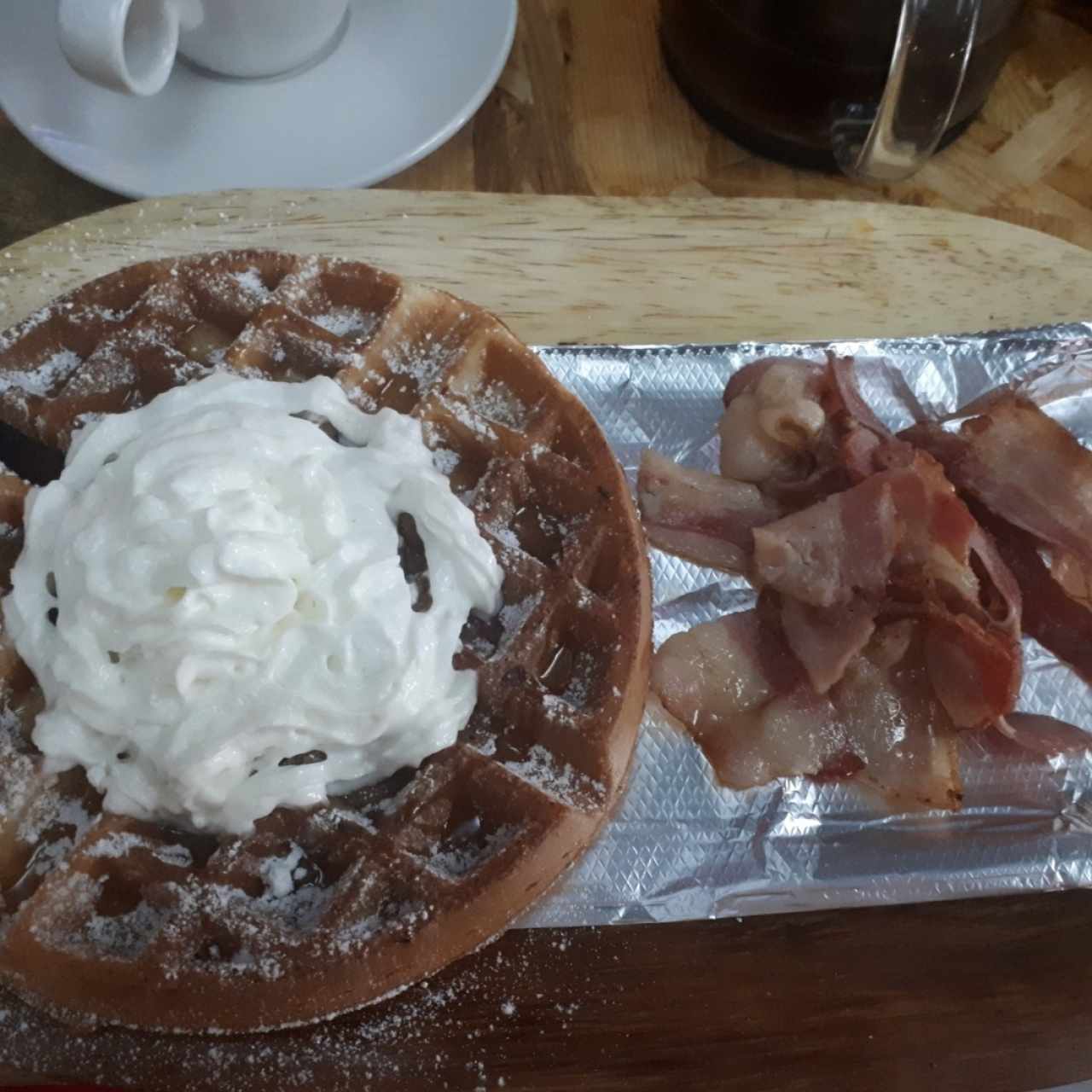 waffle con bacon