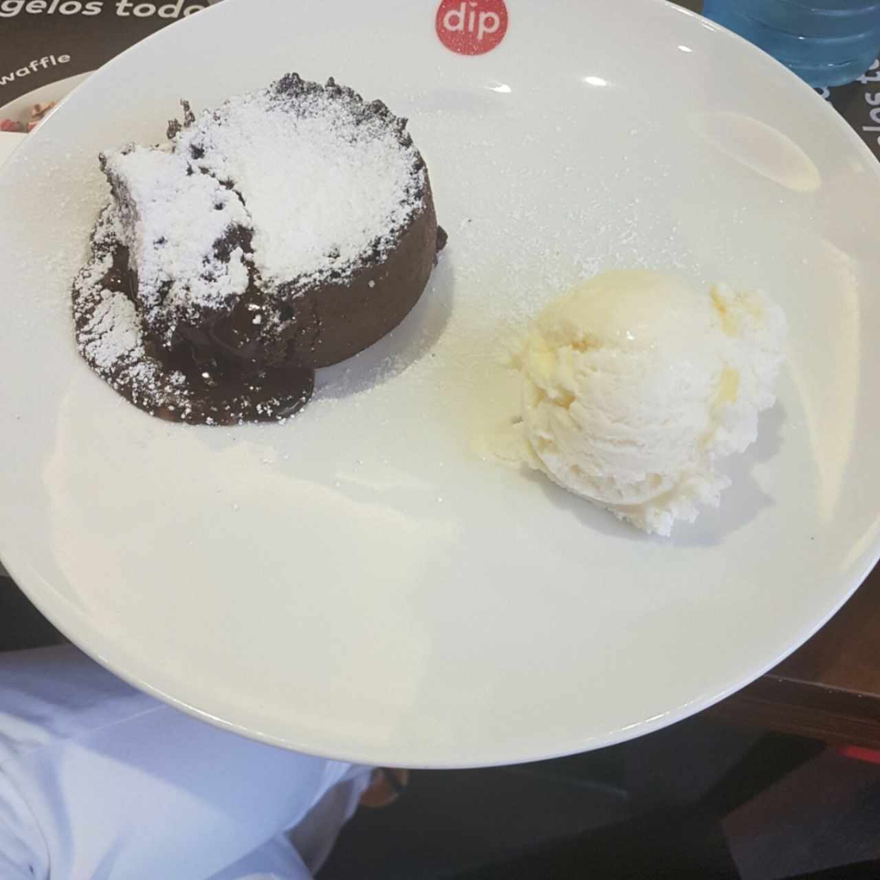 volcán de chocolate con helado