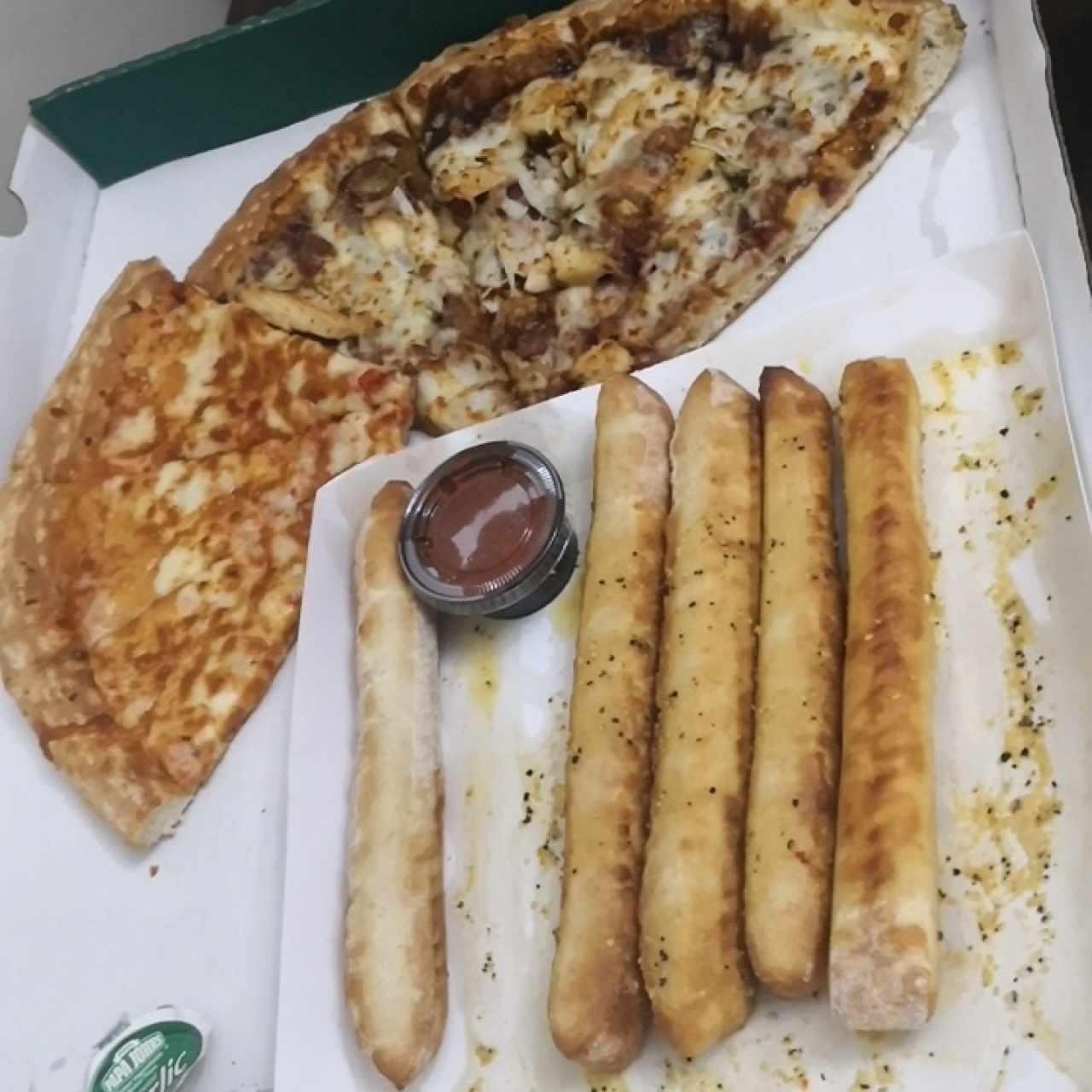 XL Chicken BBQ / Six Cheese Pizza + Garlic Bread Sticks
