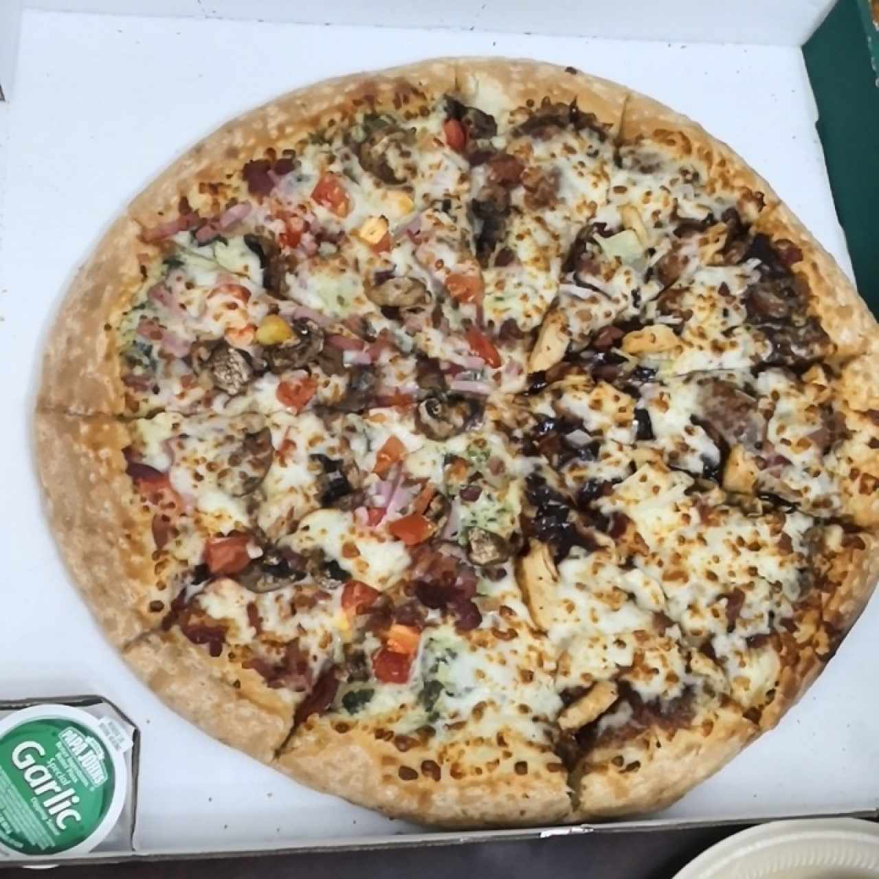 Pizza XL Mitad Alfredo D'Light mitad Chicken BBQ