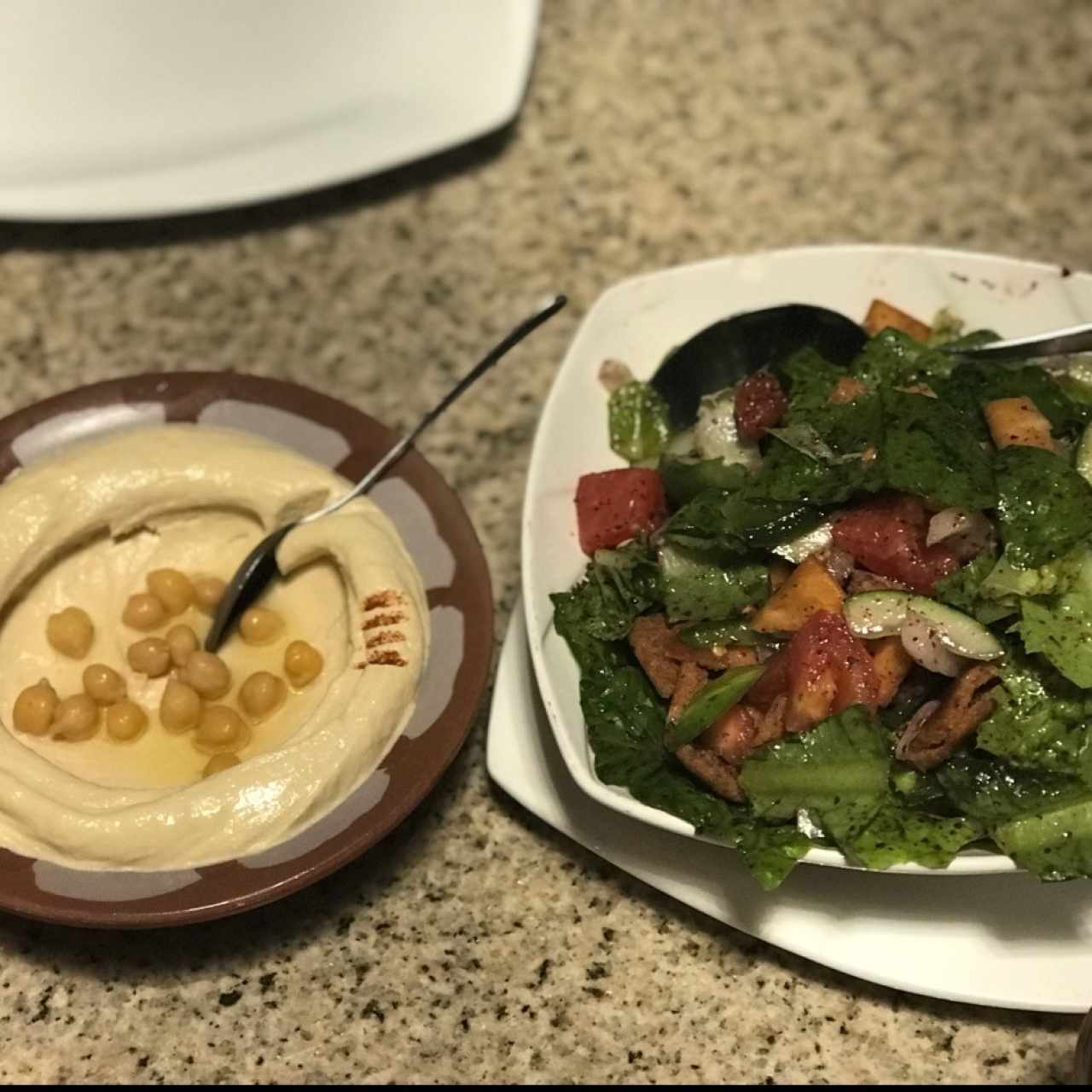 Ensalada Fatush y Hummus