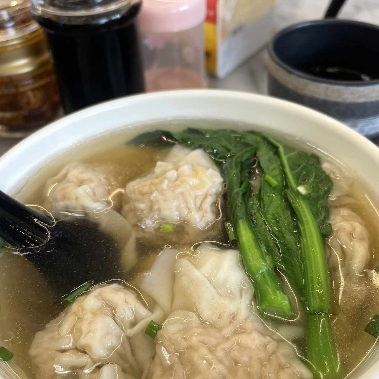 Sopa De Wanton De Puerco Con Camarón Solo