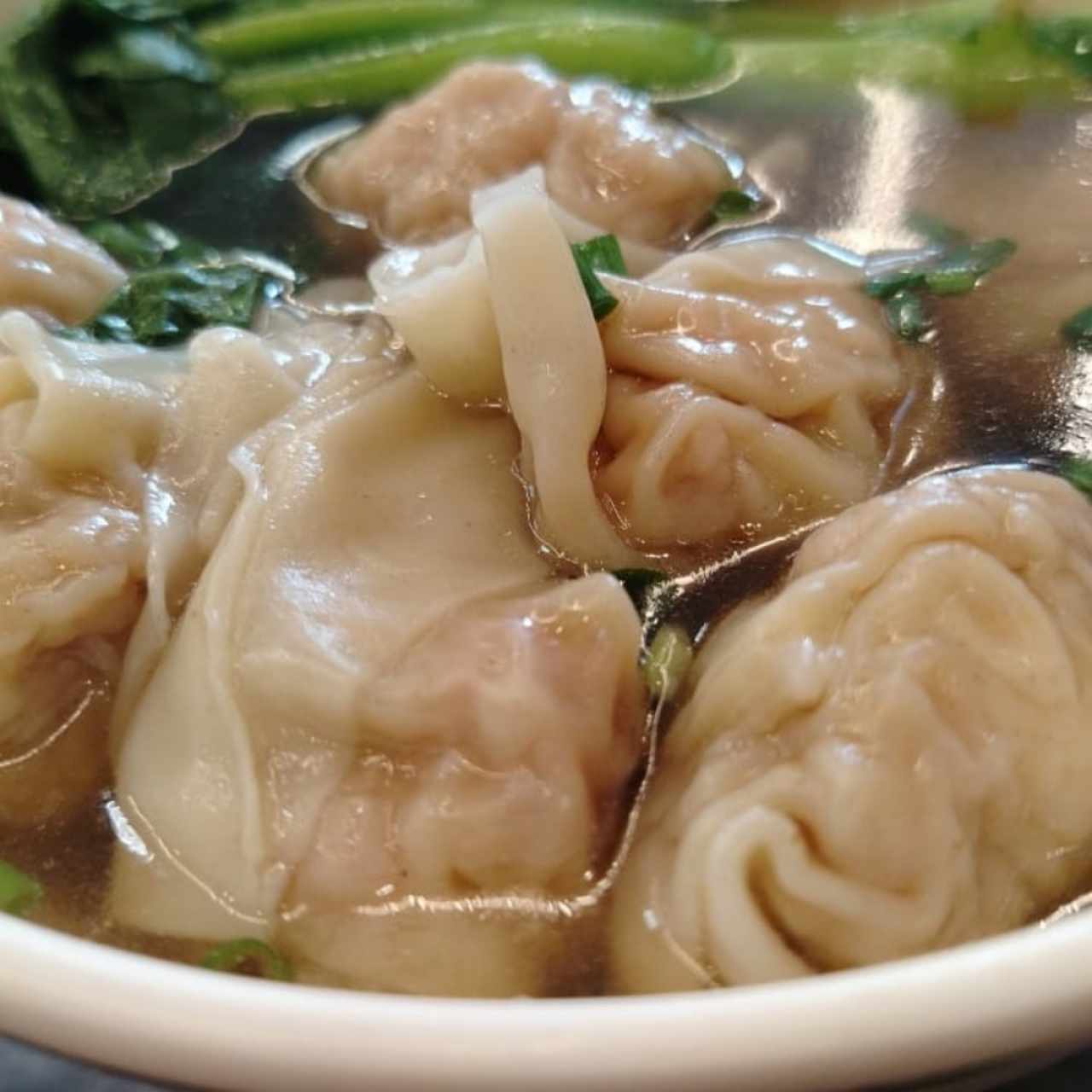 Sopa De Wanton De Puerco Con Camarón Solo