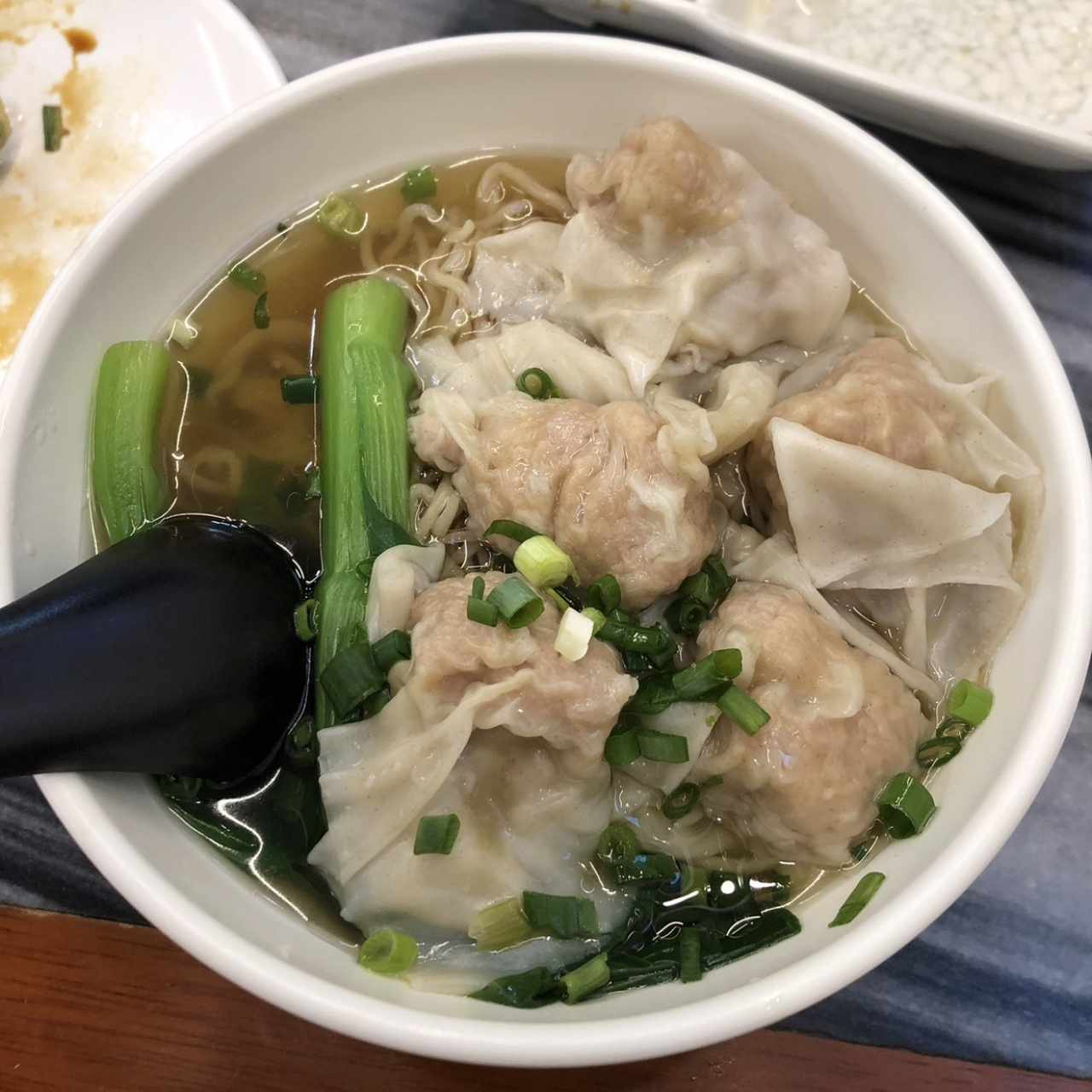 Sopa De Wanton De Puerco Con Fideos