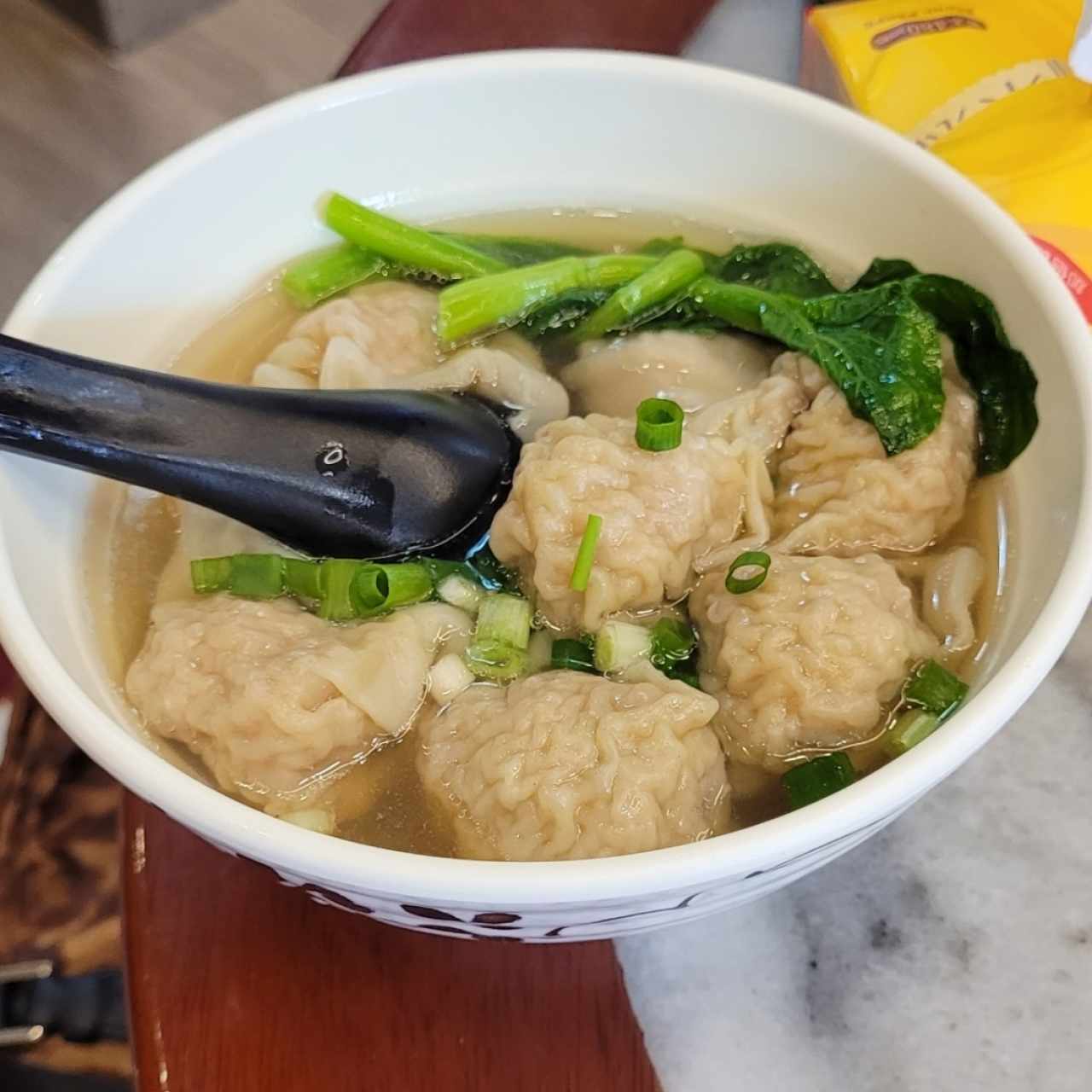 Sopa De Wanton De Puerco Con Camarón Solo