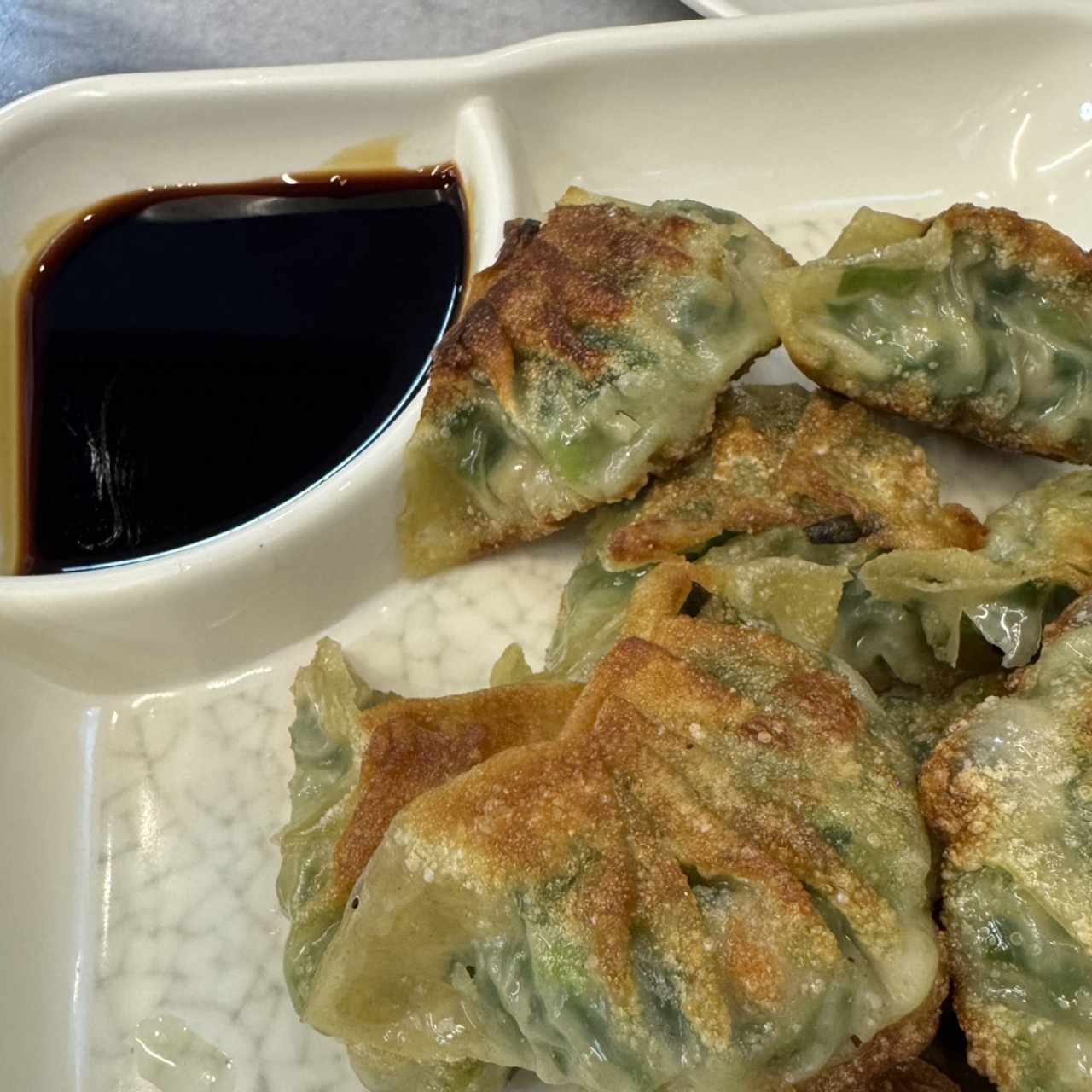 Dumpling de puerco con cebollina