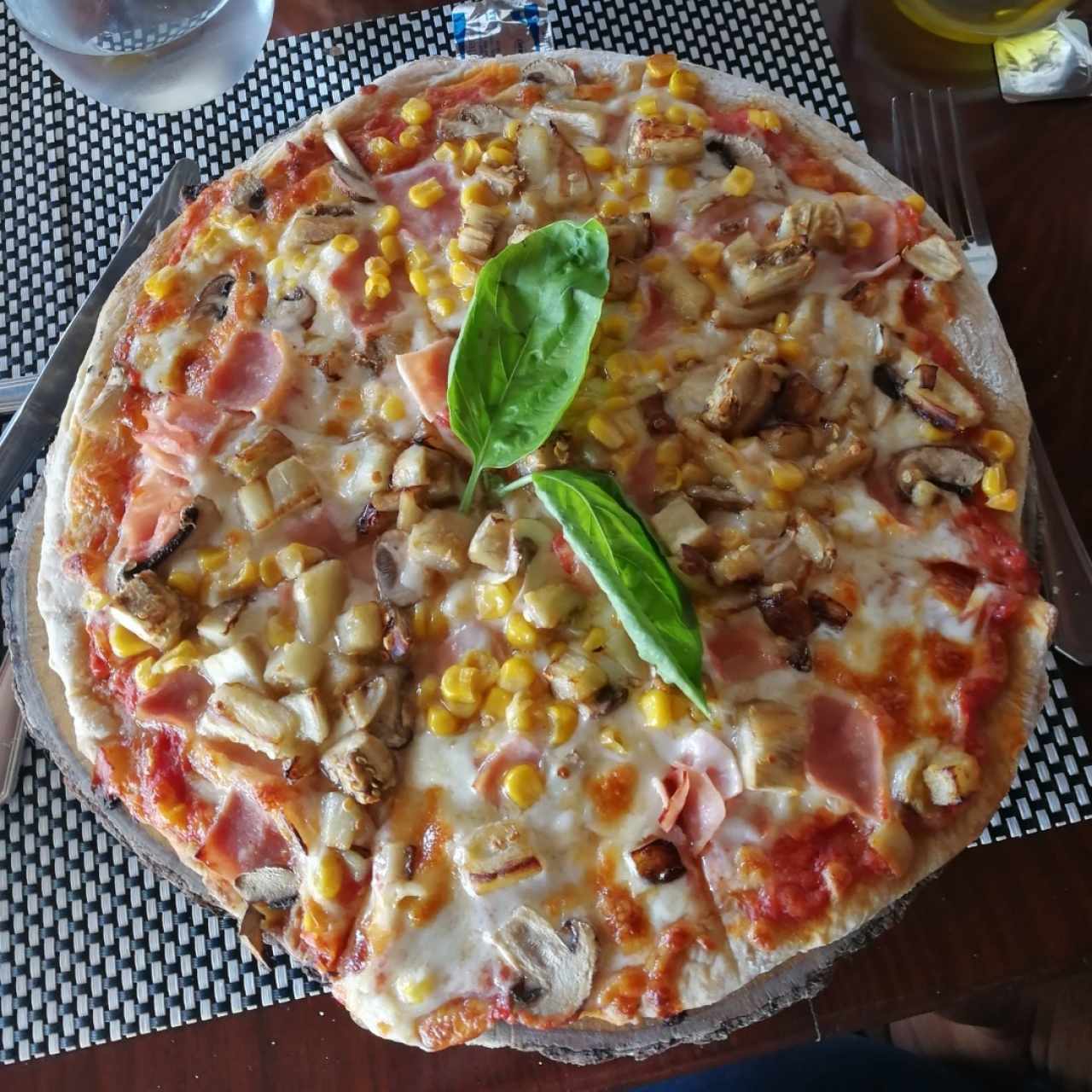 Pizza Antonio con extra de maíz 