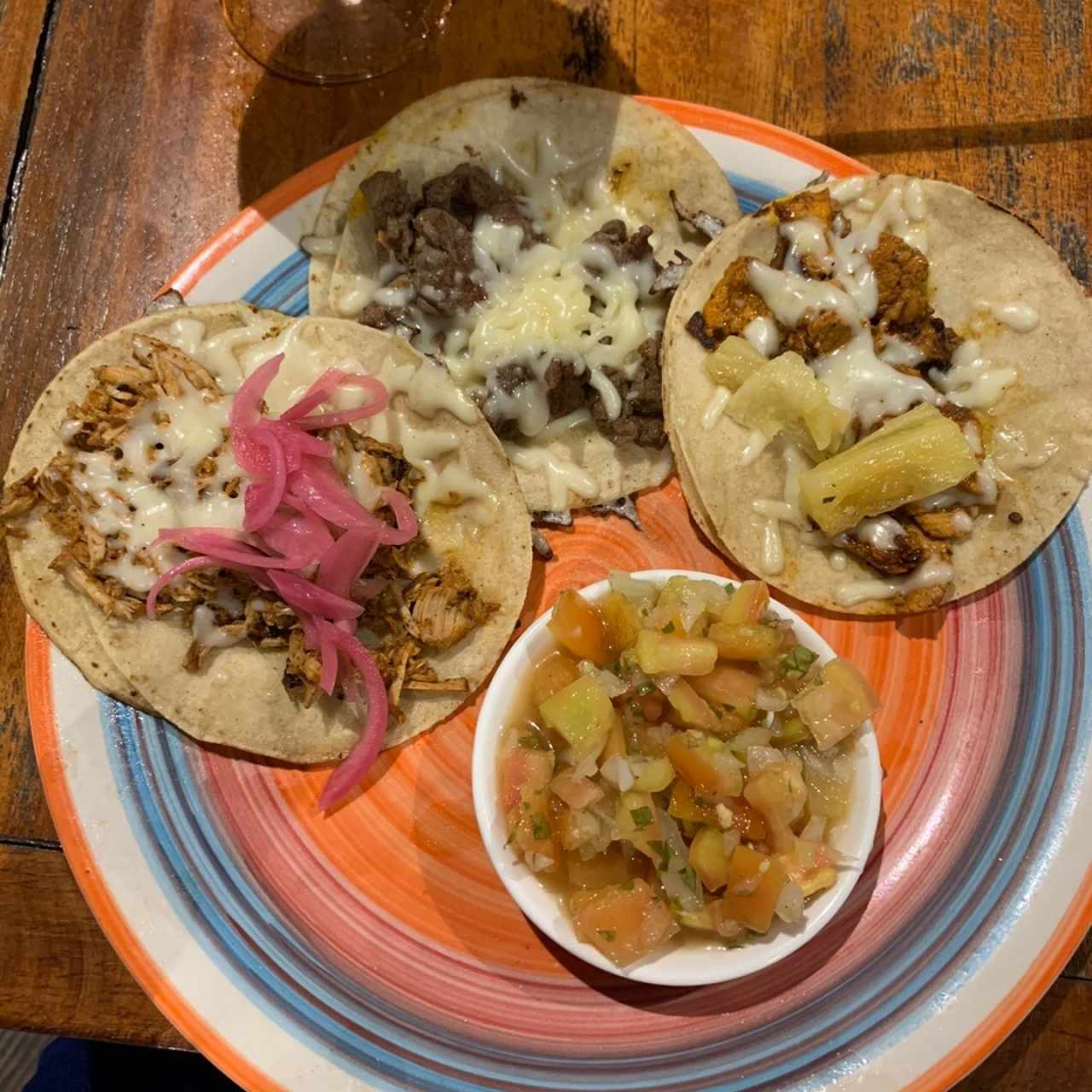 Tacos de cochinita pibil, steak y al pastor 