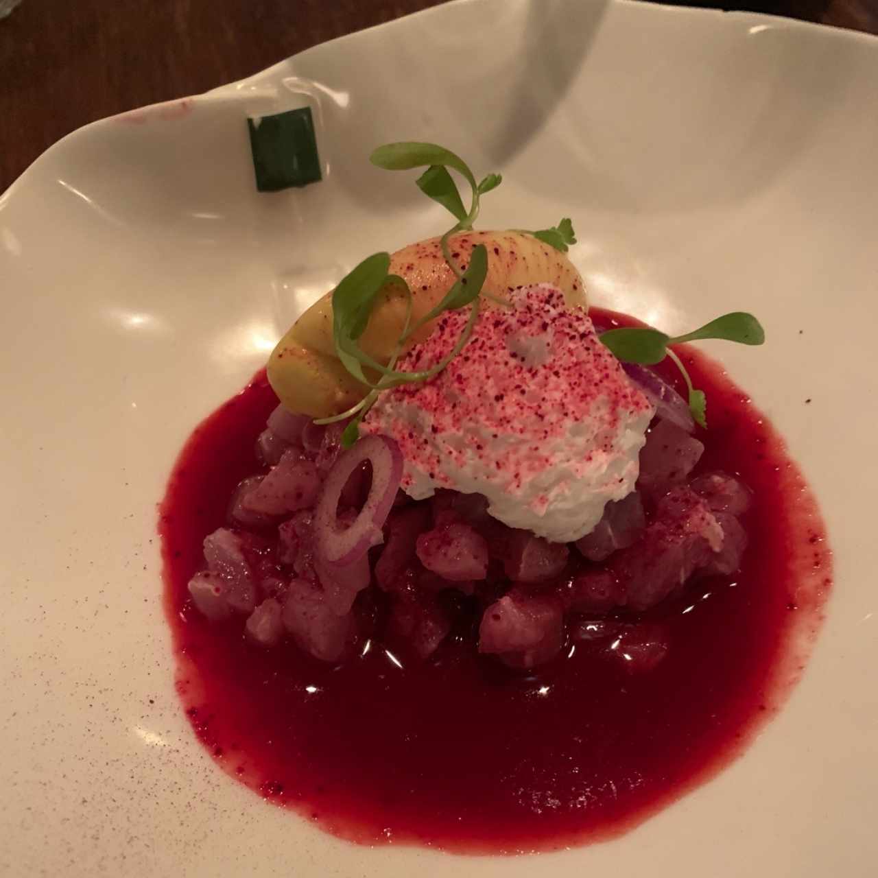ceviche de pescado con sorbete de maracuyá y espuma de coco