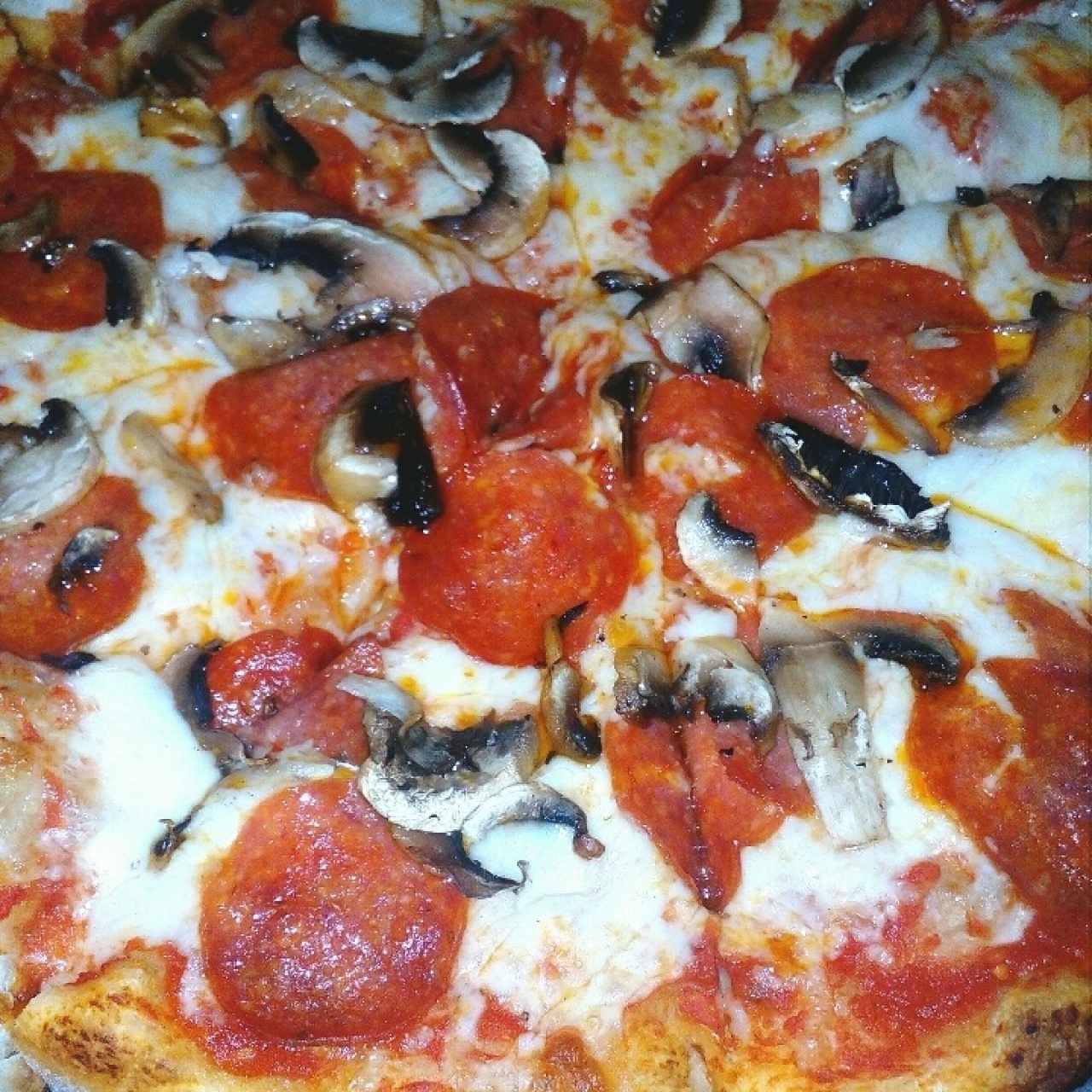 pizza de pepperoni con extra de champiñones