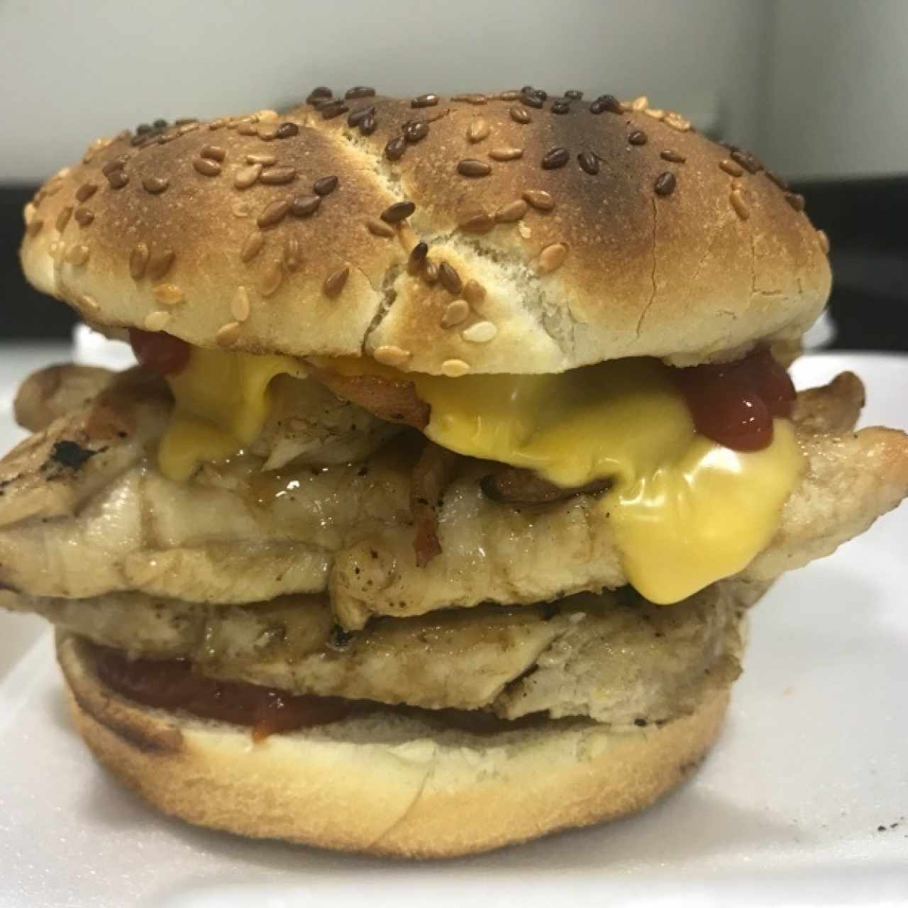hamburguesa de pollo con queso y bacon 