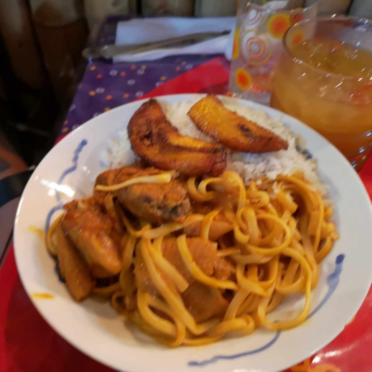 Macarrones con gallina de patio