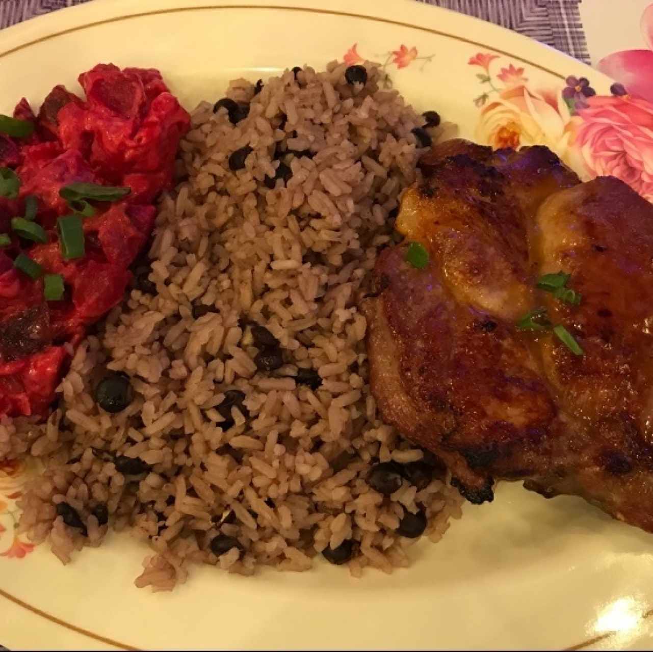 Chuletón con Ensalada de Feria y Arroz con Gandú