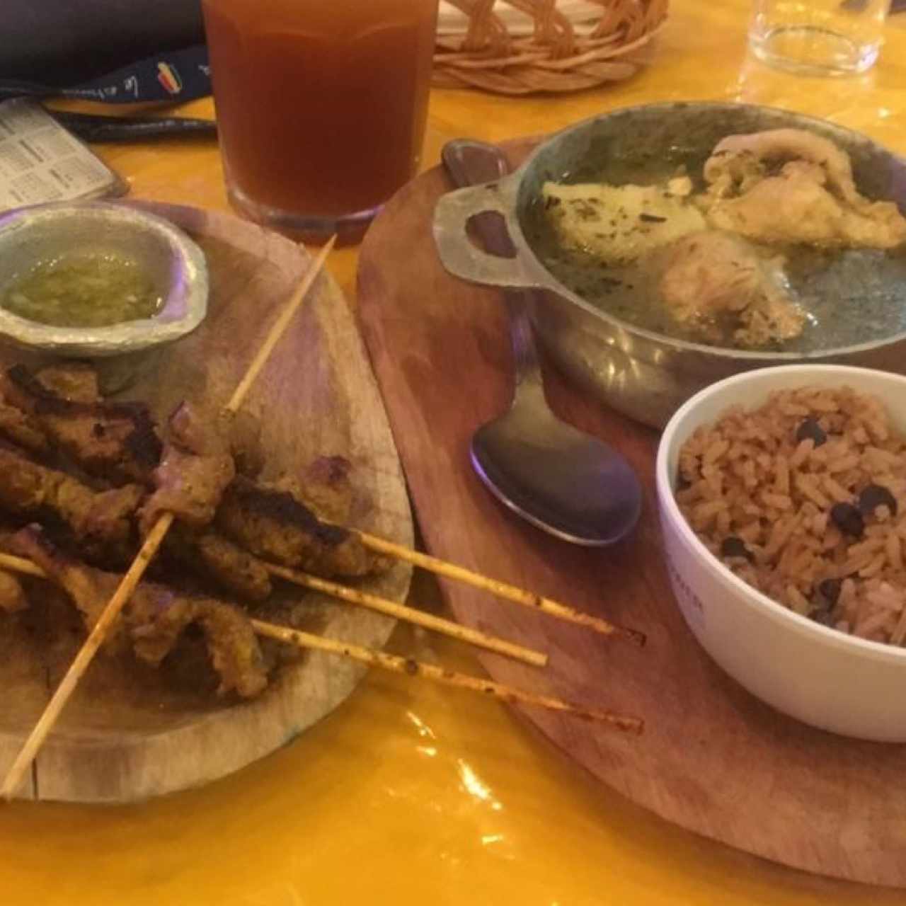 Carne en Palito, sancocho y arroz guandu