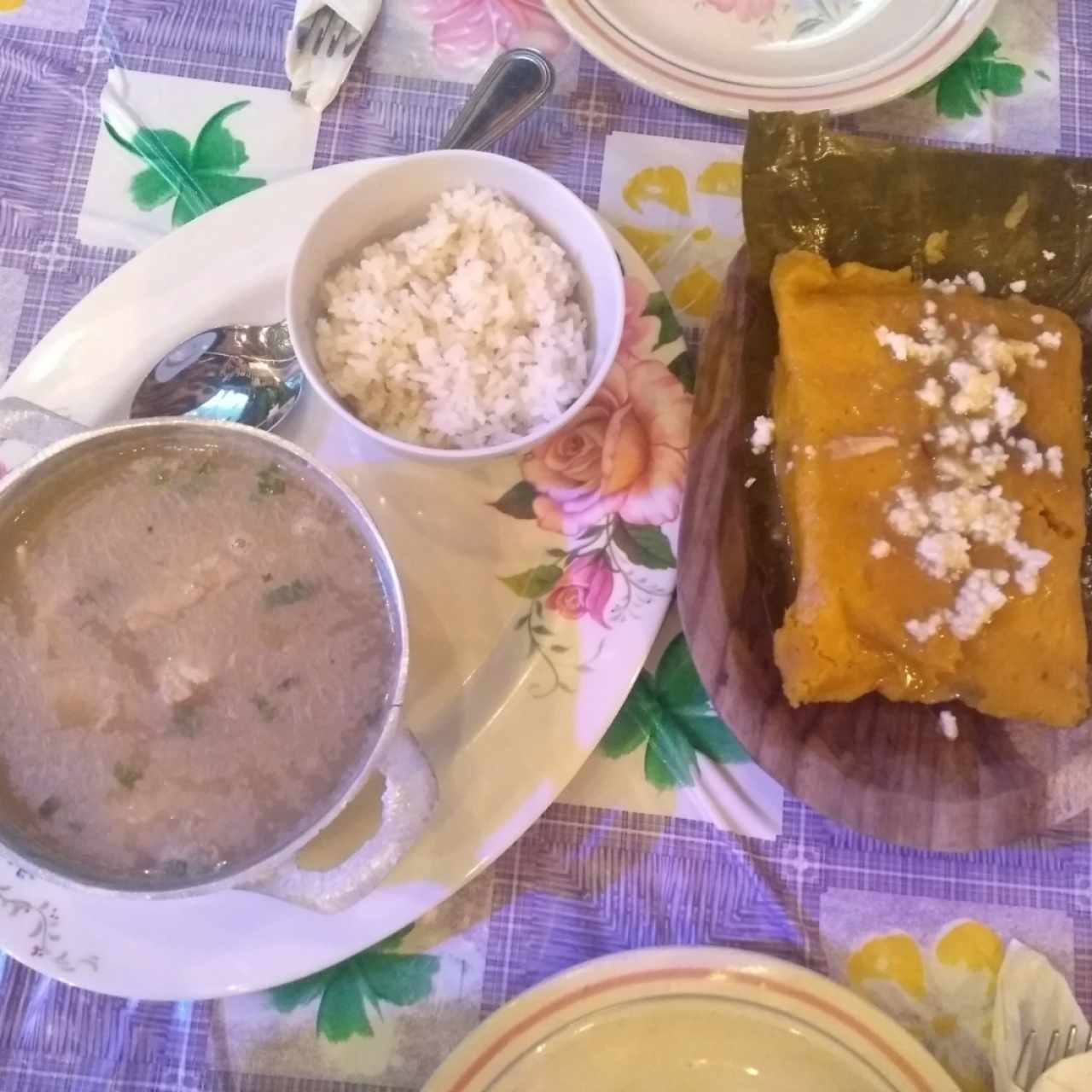 sancocho de pollo y tamal