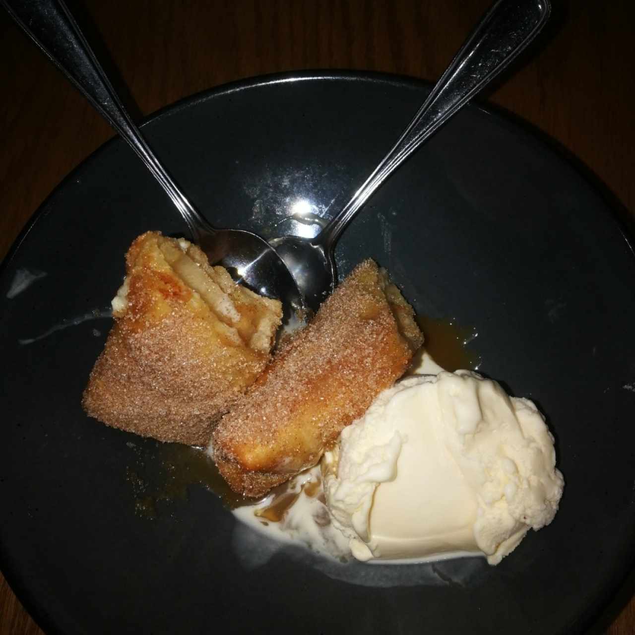 Postre de Pie de manzana con cheesecake y helado (no recuerdo el nombre) 