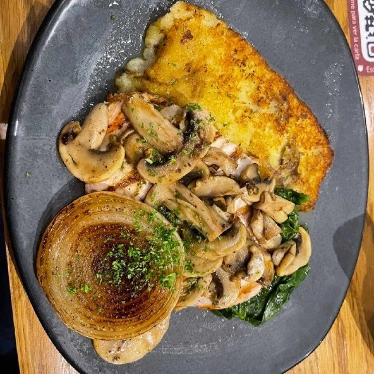 Pollo en salsa de hongo 