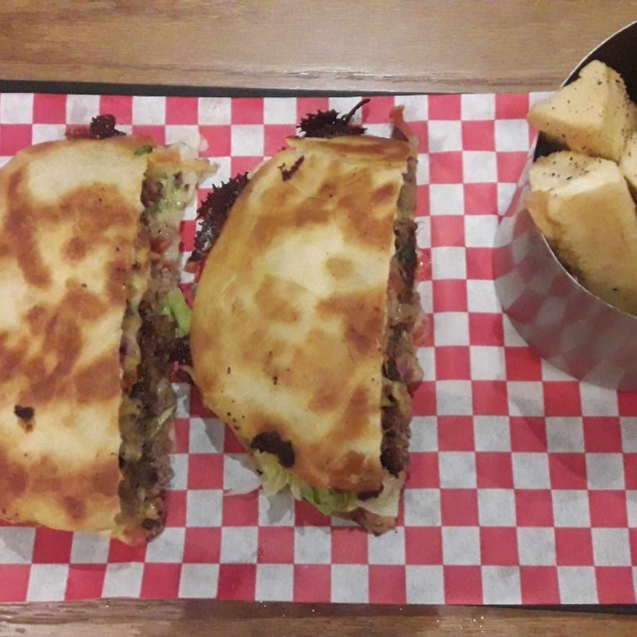 hamburguesa de quesadilla