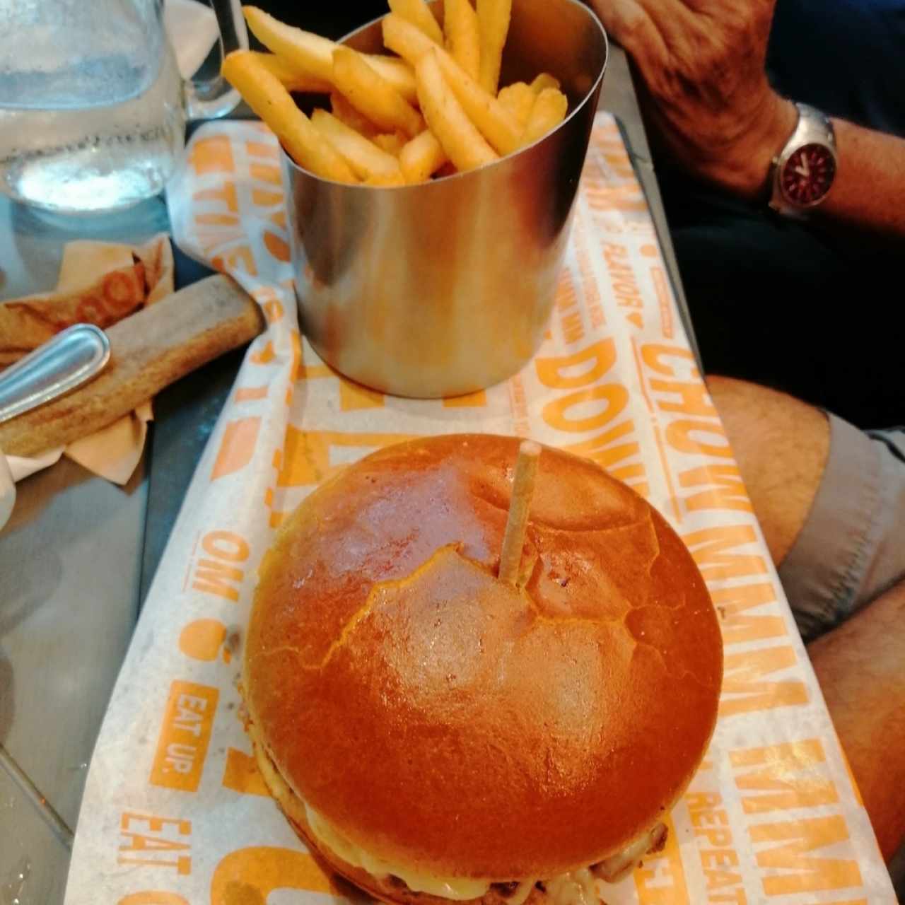 classic Burger con papas
