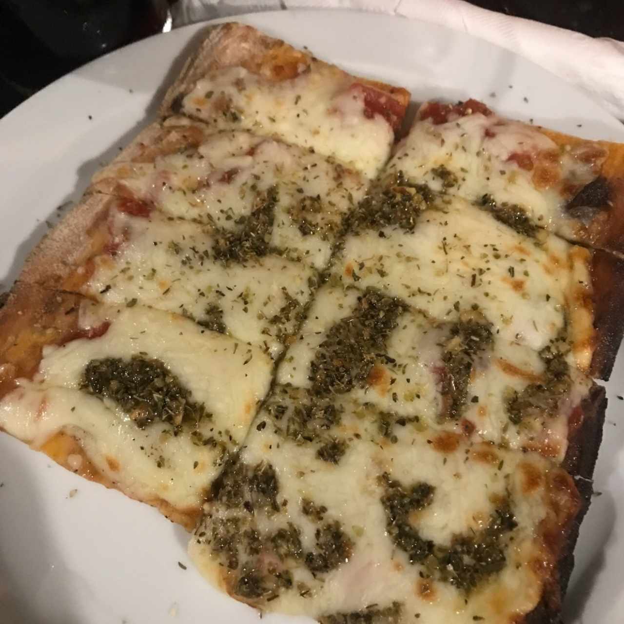 pizza mozarella con pesto