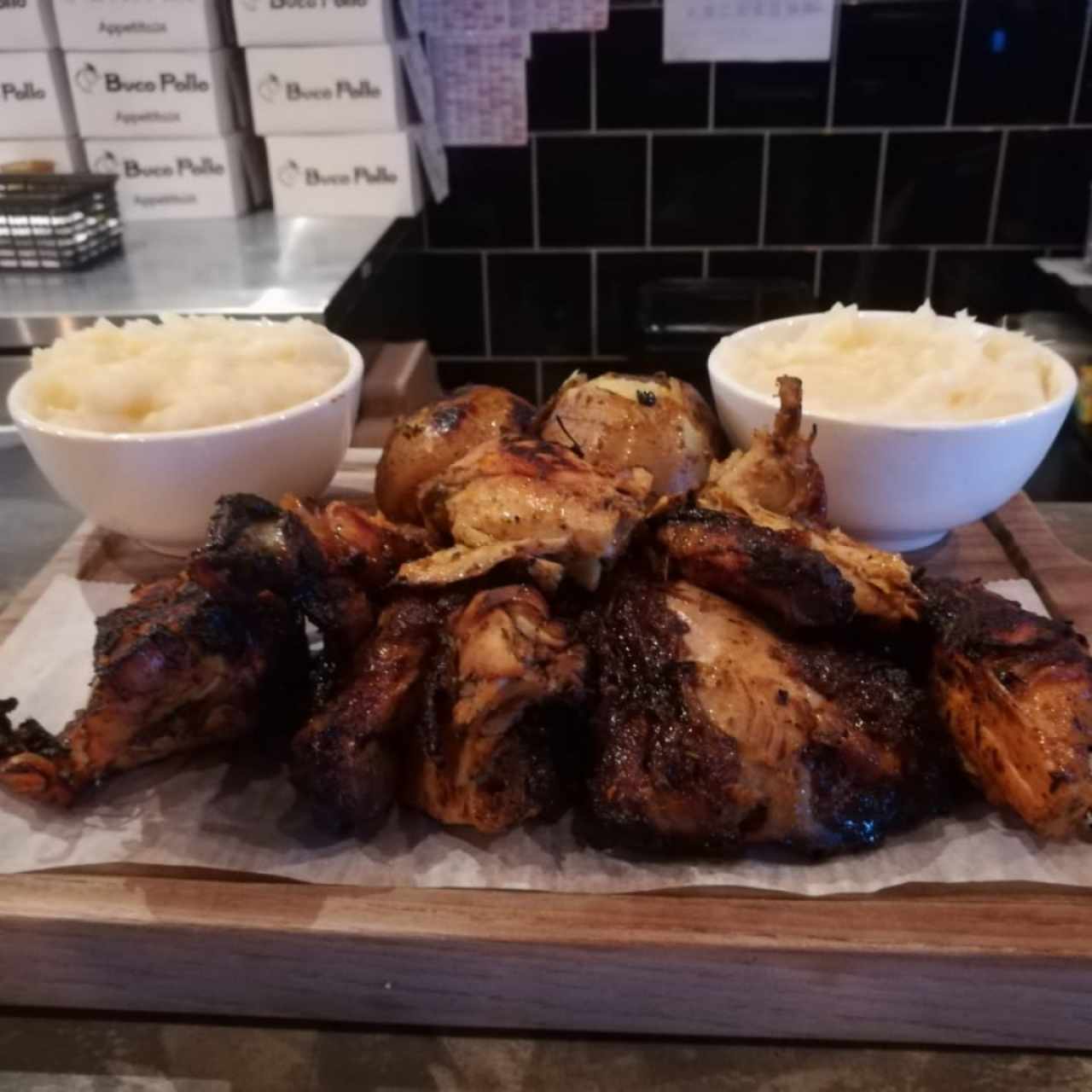 pollo, puré de yuca y papa asada