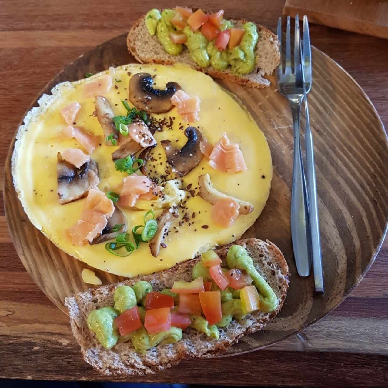 omelette de salmon y hongos