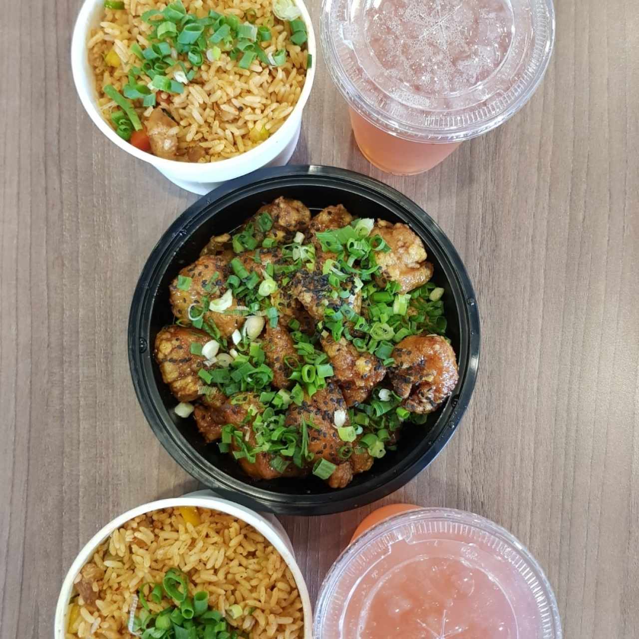 Kimchi rice, pollito coreano y té de jengibre con fresa