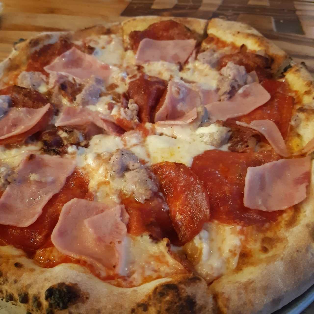 Pizzas rojas - Pizza la Bestia