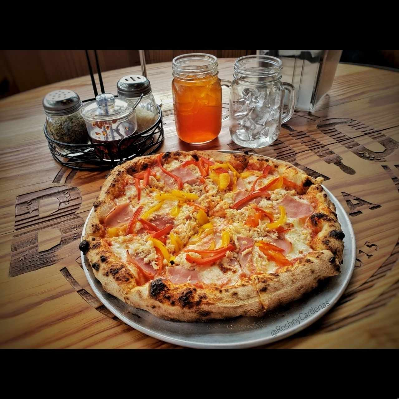 Pizza Pollo Jamón y Pimentos - Barrio Pizza