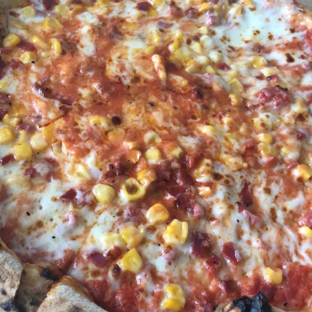 Pizza de Chorizo Italiano con Maíz. 