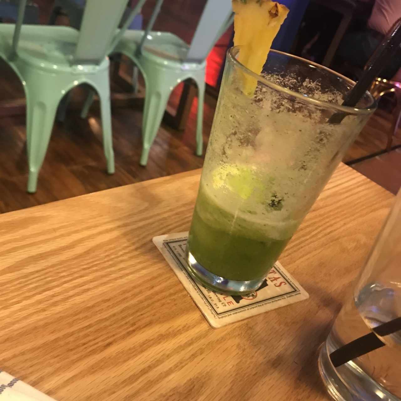 bebida de hierba buena con piña, recomendado