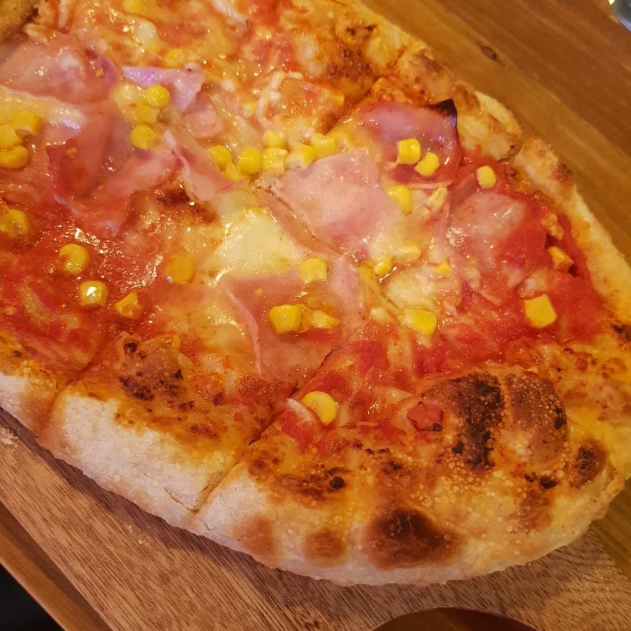 pizza maegarita con jamon y maiz